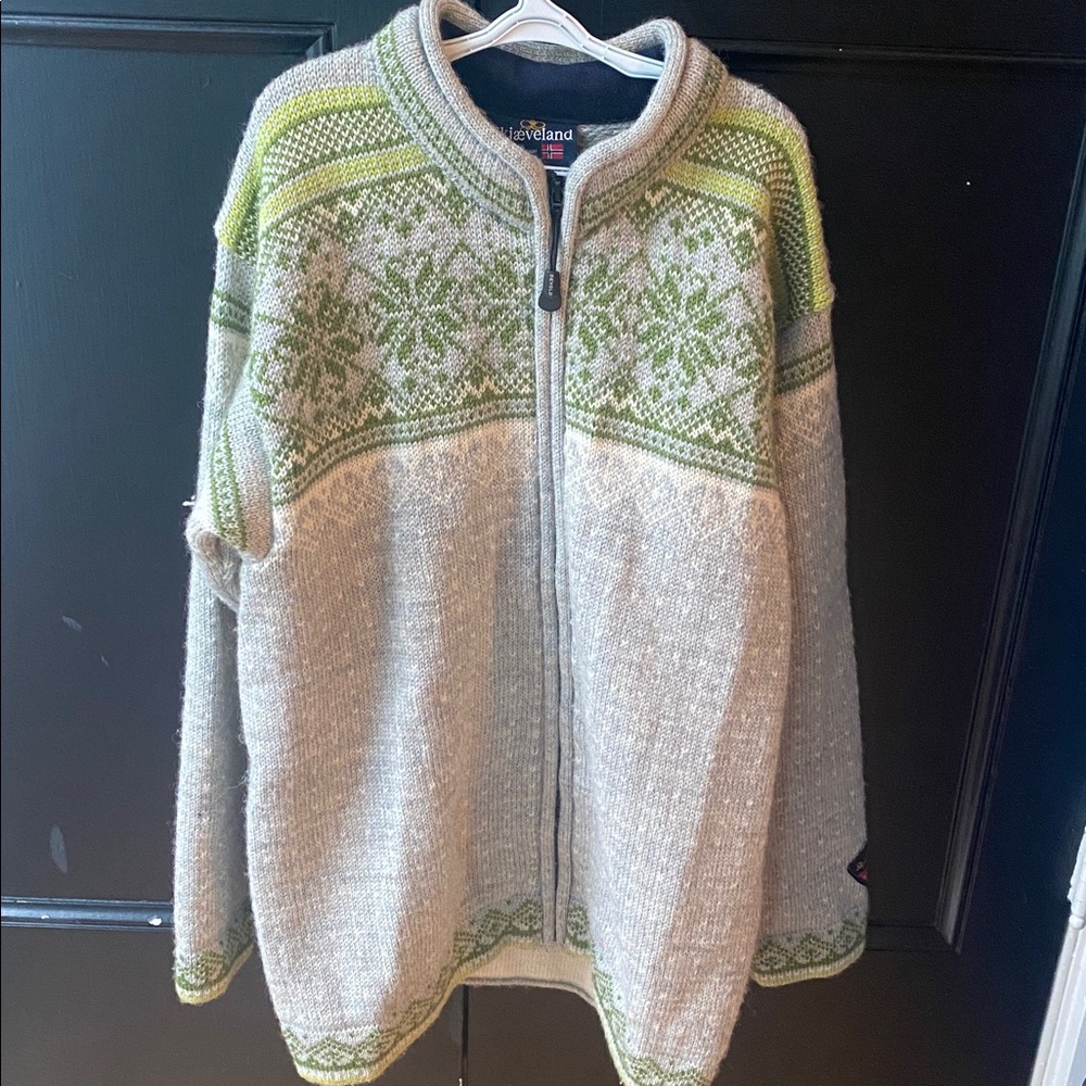 Skjaeveland Green and Cream Snowflake wool zip-up Sweater